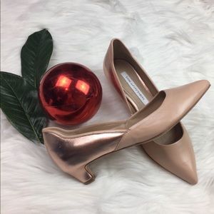*NWOT* Diane Von Furstenberg, Nude & gold heel